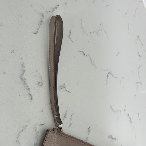 Salvatore Ferragamo beautiful pouch - Picture 5 of 9